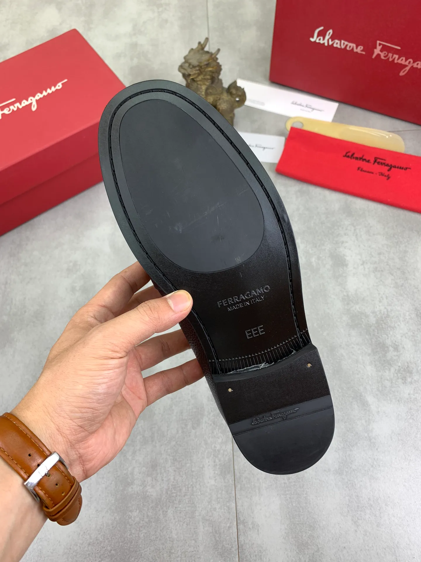 Men's Men's Shoes 💰P460💰[New Style] Water-dyed Niuli 🆘[Salvatore Ferragamo] Ferragamo's latest casual business leather shoes for men! Available at counters simultaneously! The fabric is made of specially imported original calfskin, the lining is made of imported water-dyed cowhide, and the original combination outsole is absolutely luxurious and leads the fashion trend. Matching code: 38-45; 3️⃣ colors available